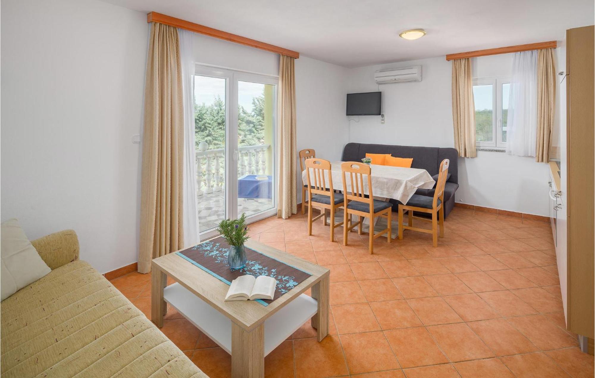 1 Bedroom Beautiful Apartment In Porec Poreč Exterior foto