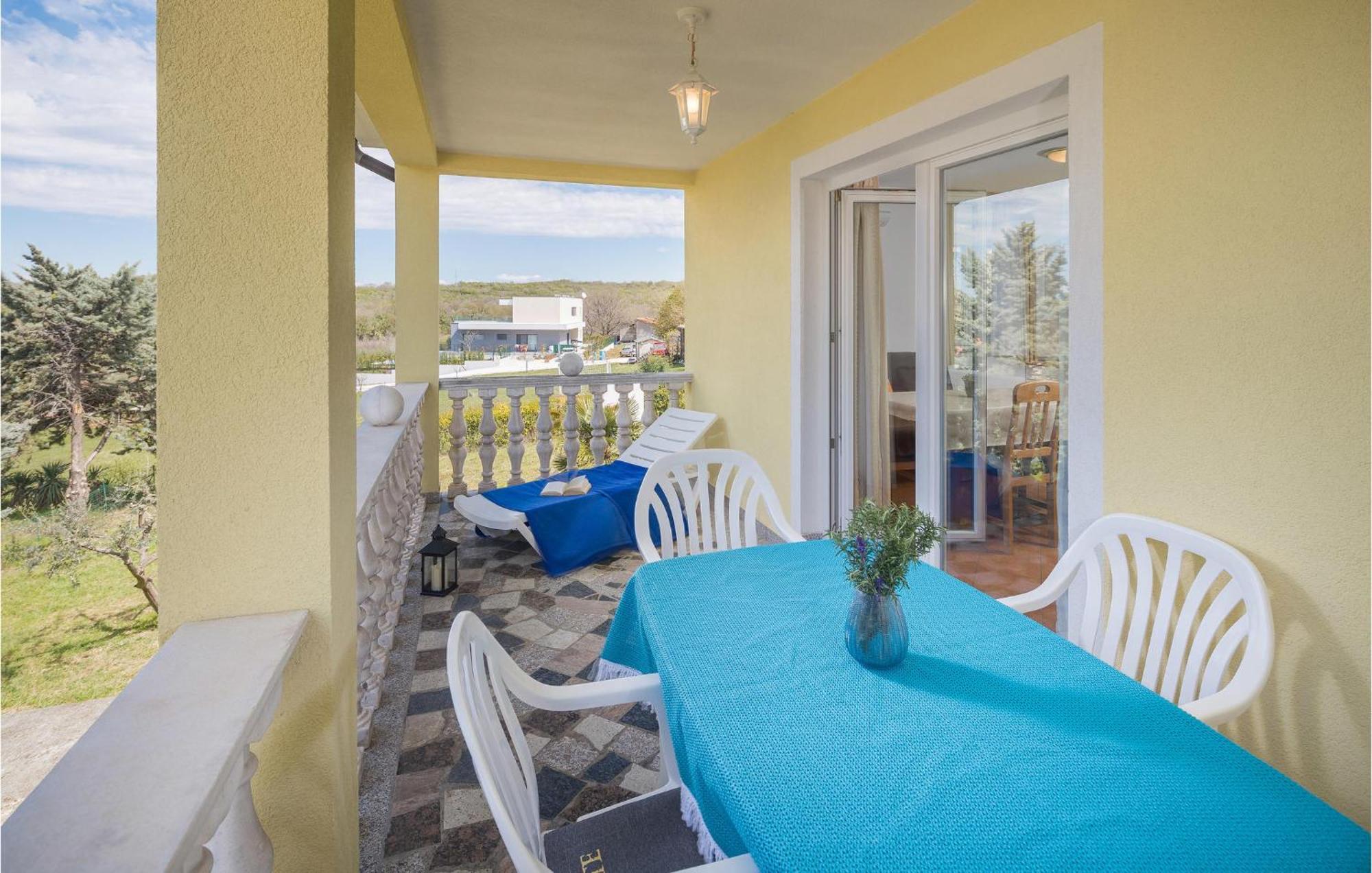 1 Bedroom Beautiful Apartment In Porec Poreč Exterior foto