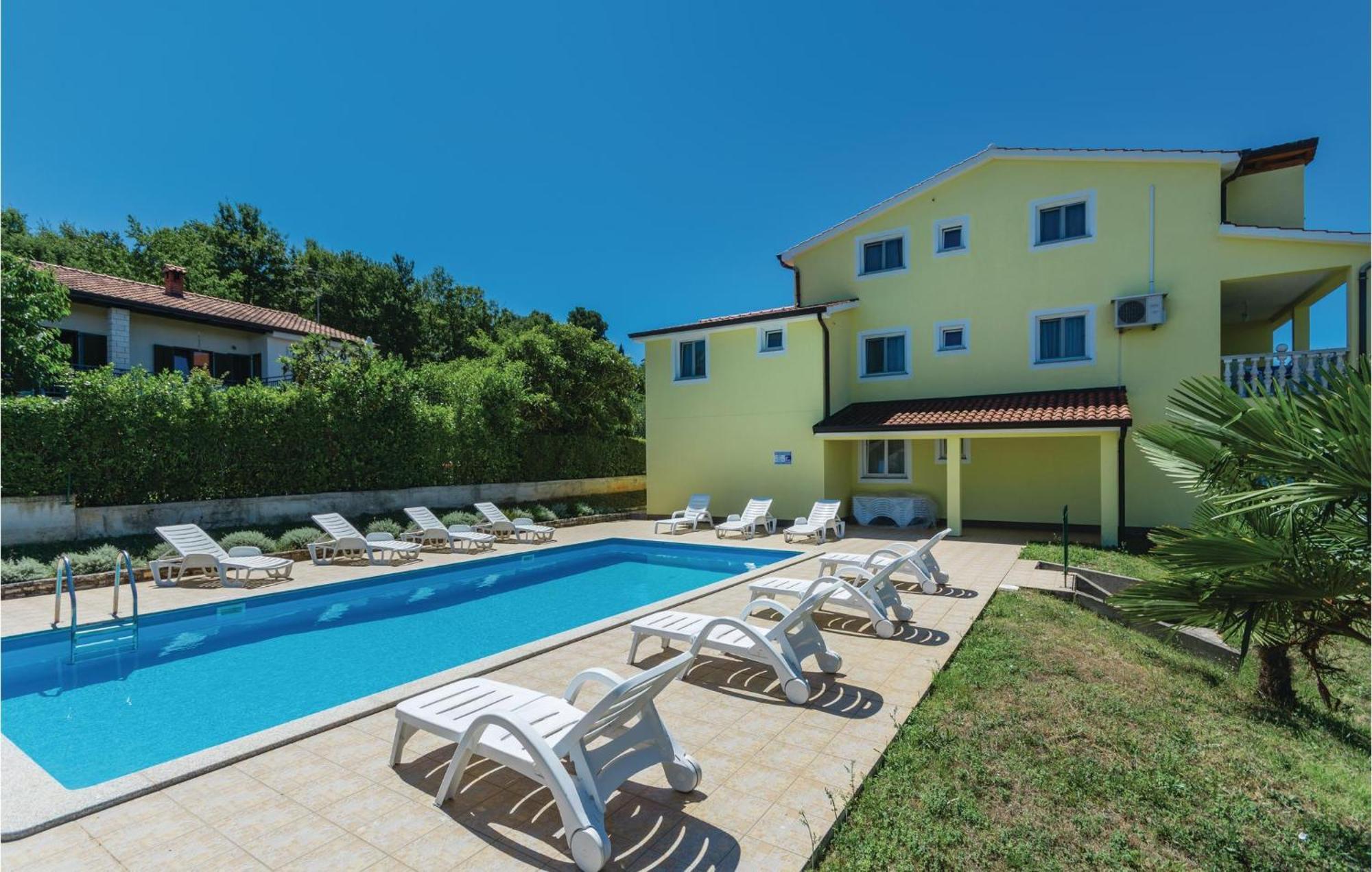 1 Bedroom Beautiful Apartment In Porec Poreč Exterior foto