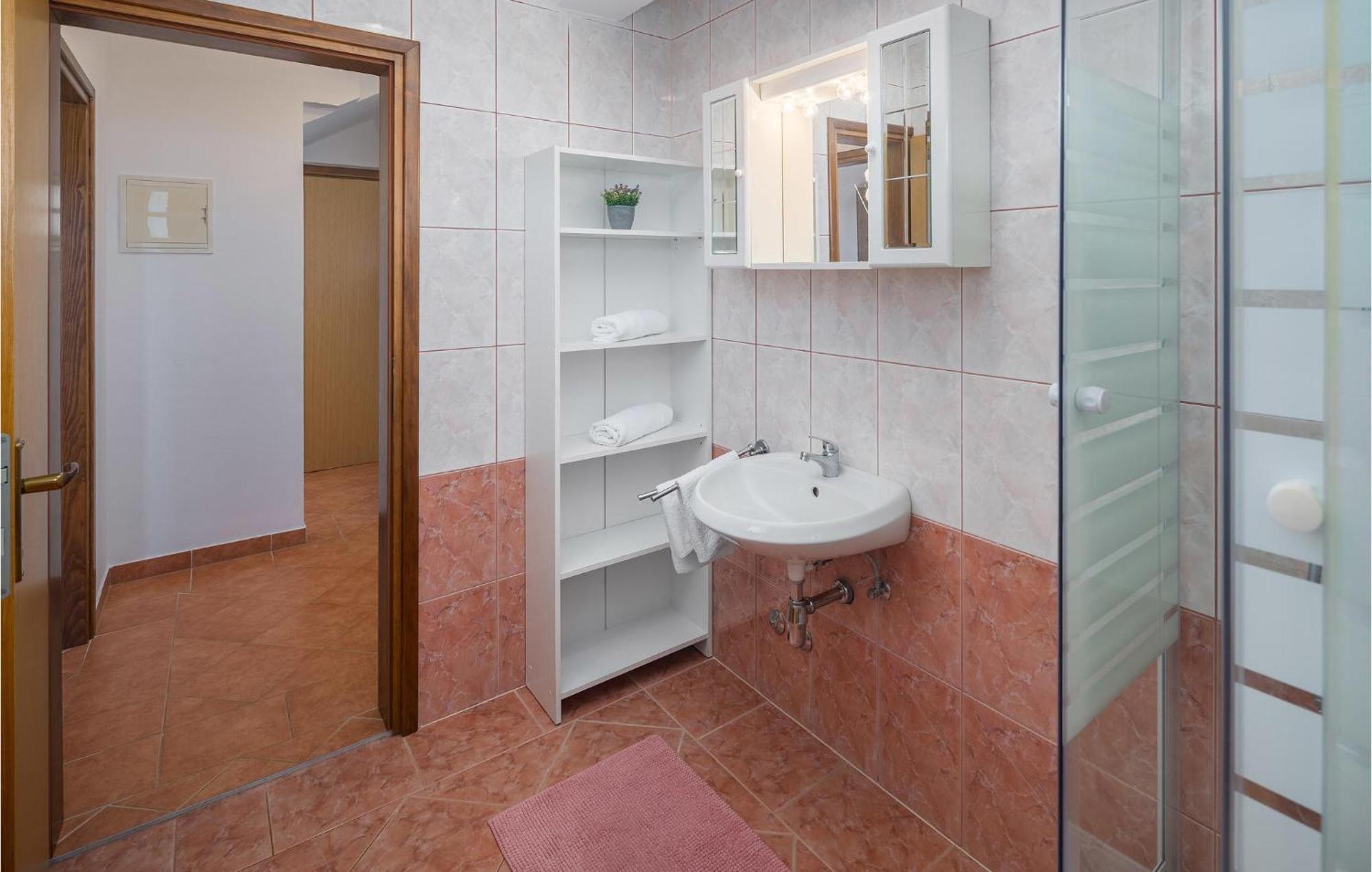 1 Bedroom Beautiful Apartment In Porec Poreč Exterior foto