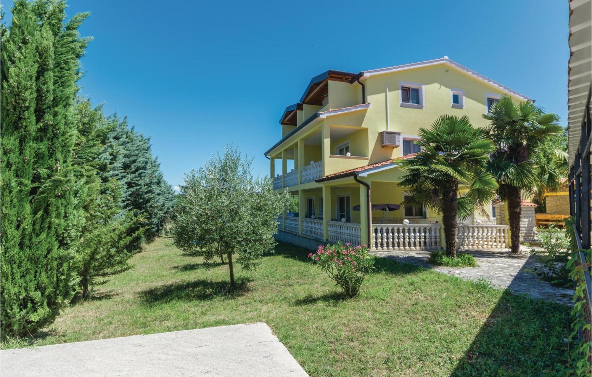 1 Bedroom Beautiful Apartment In Porec Poreč Exterior foto