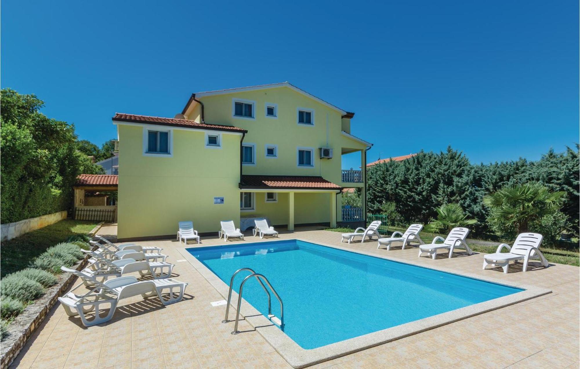 1 Bedroom Beautiful Apartment In Porec Poreč Exterior foto